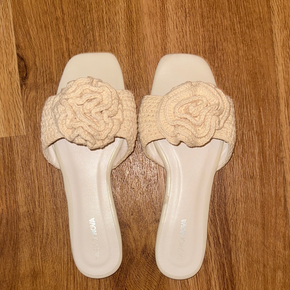 Fashion Nova Cream Floral Slide Sandals